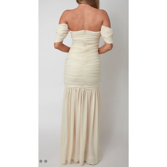 Selfie Leslie Dalisha Off Shoulder Ruched Maxi Dress Cream - Picture 3 of 9